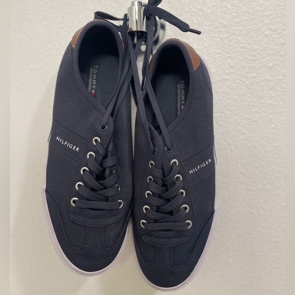 Tommy Hilfiger Men's Pandora Sneaker size 9 - Picture 4 of 5